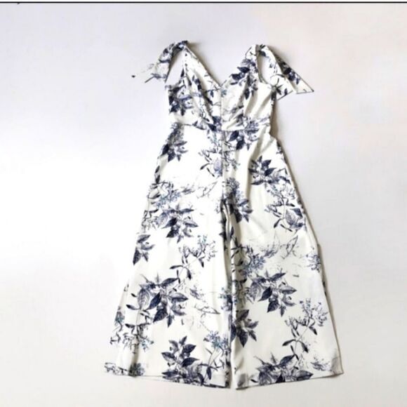 Alex Marie navy/ blue botanical print sleeveless cropped jumpsuit size 8 - Picture 4 of 14